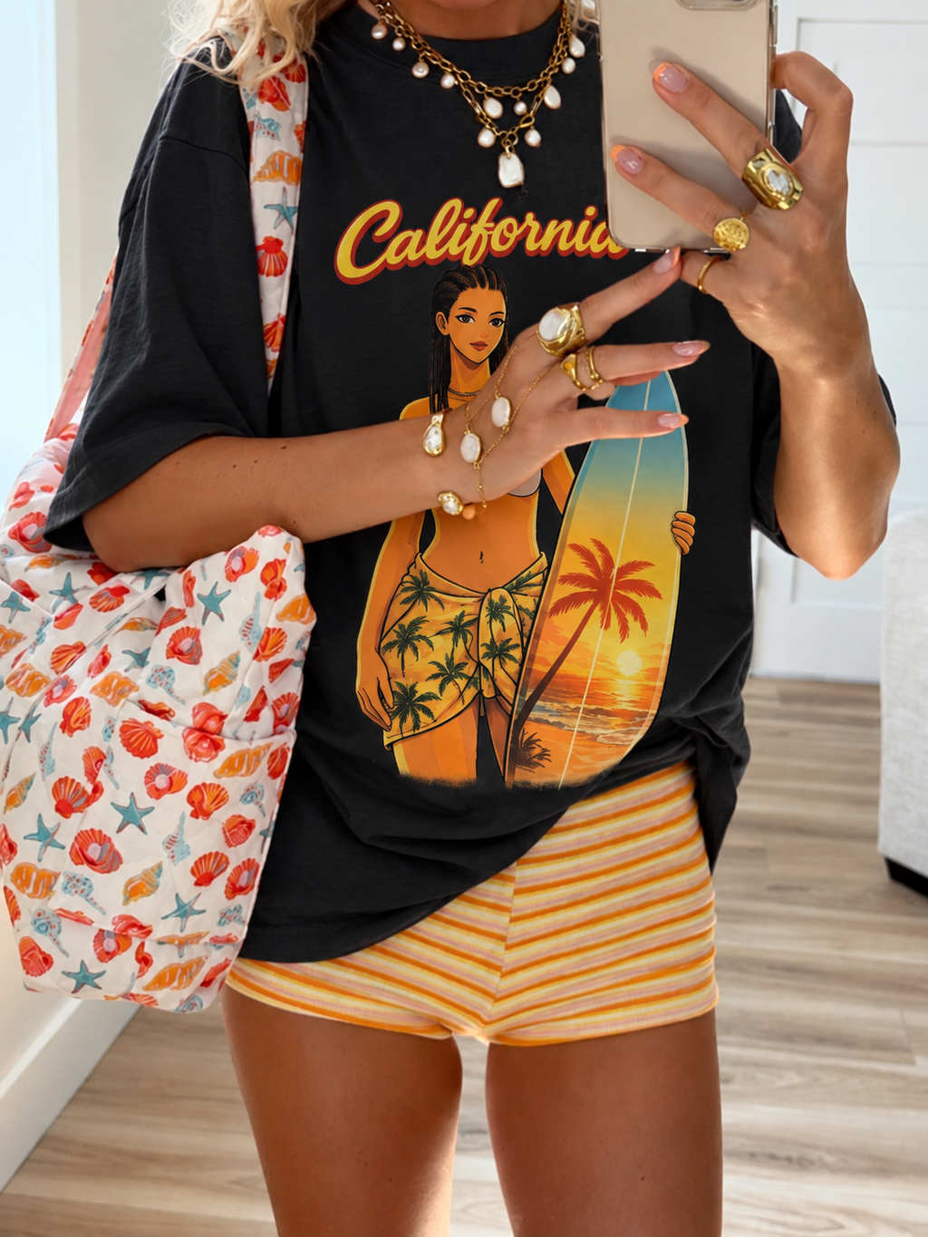 T-shirt oversize LILA™ Boldness California Edition avec sac coquillages et bijoux dorés